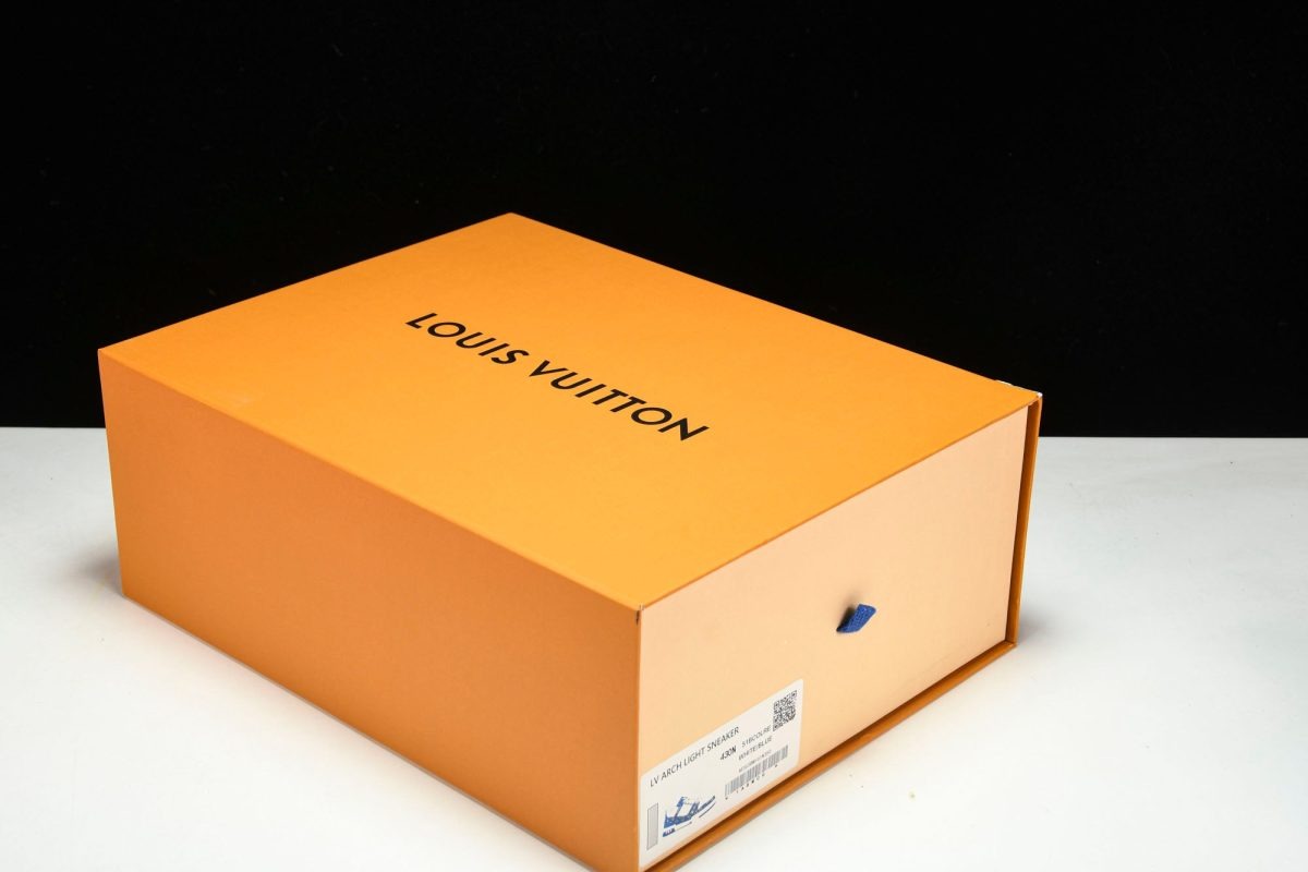 L-V Trainer's latest series of high luxury sports shoes
