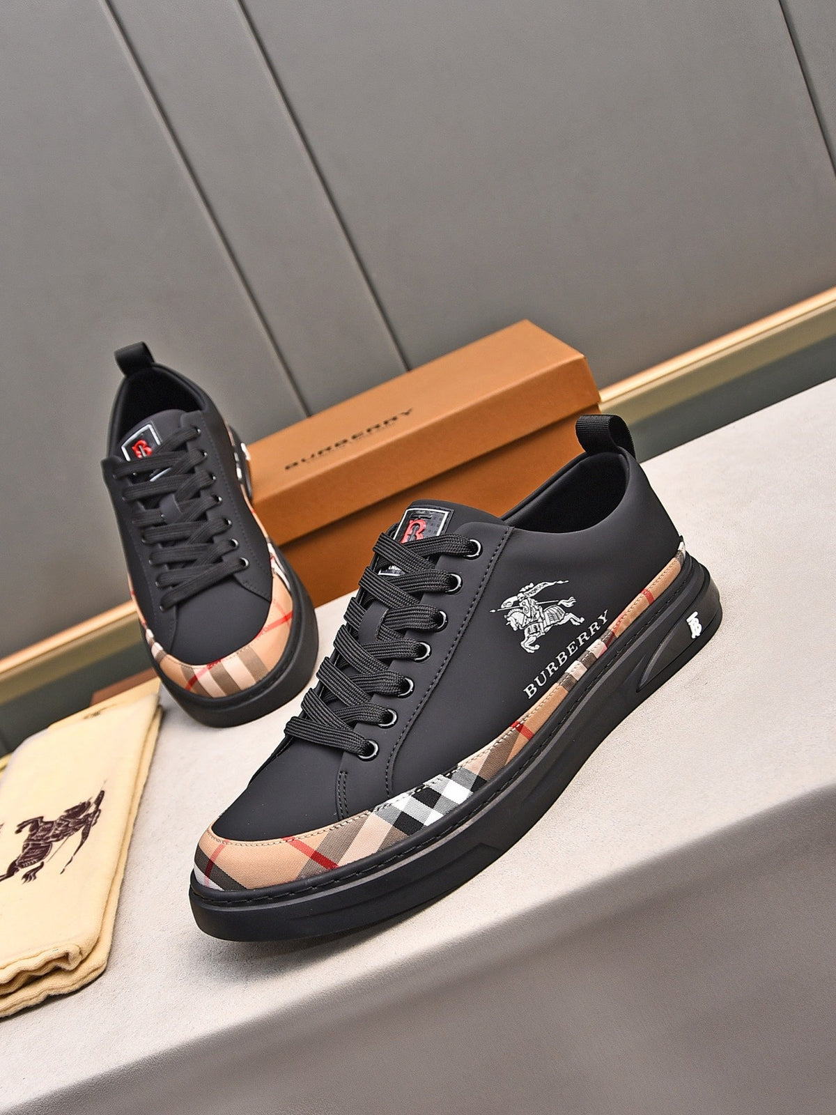 24 Luxury B Brand Casual Sneakers 0424082617
