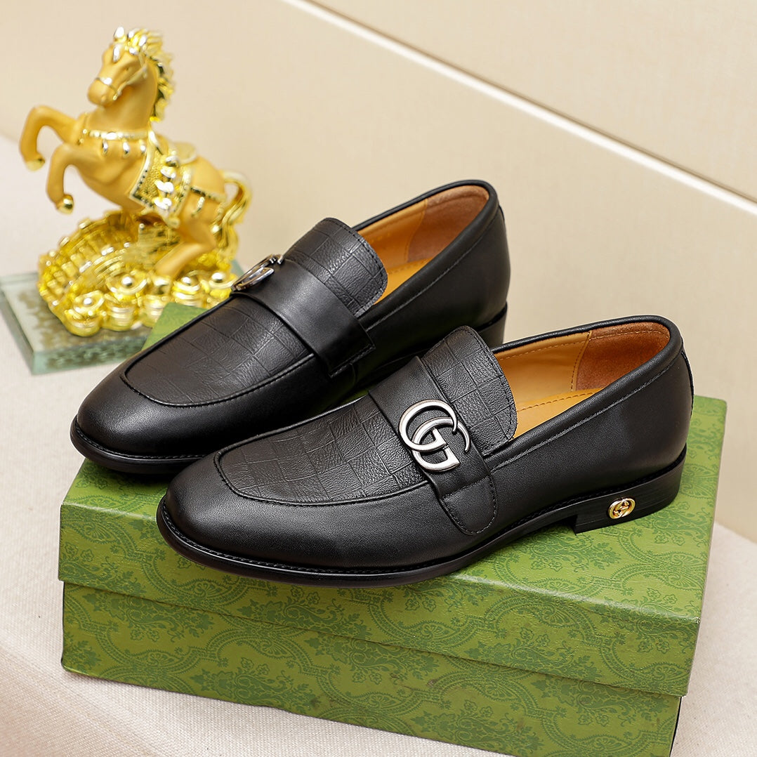 Black handmade men's fashion dress shoes