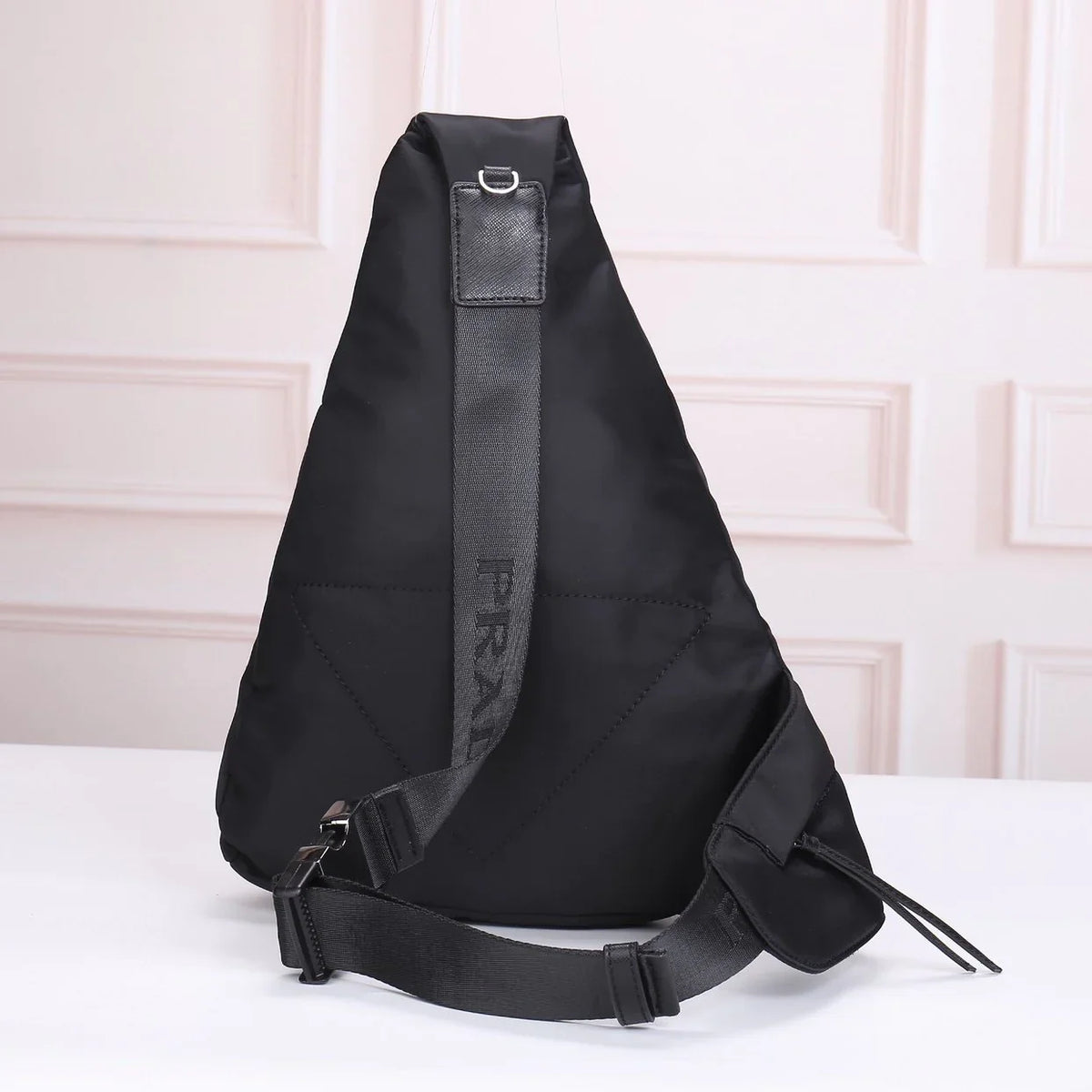 New fashionable and versatile men's chest bag 1024011916