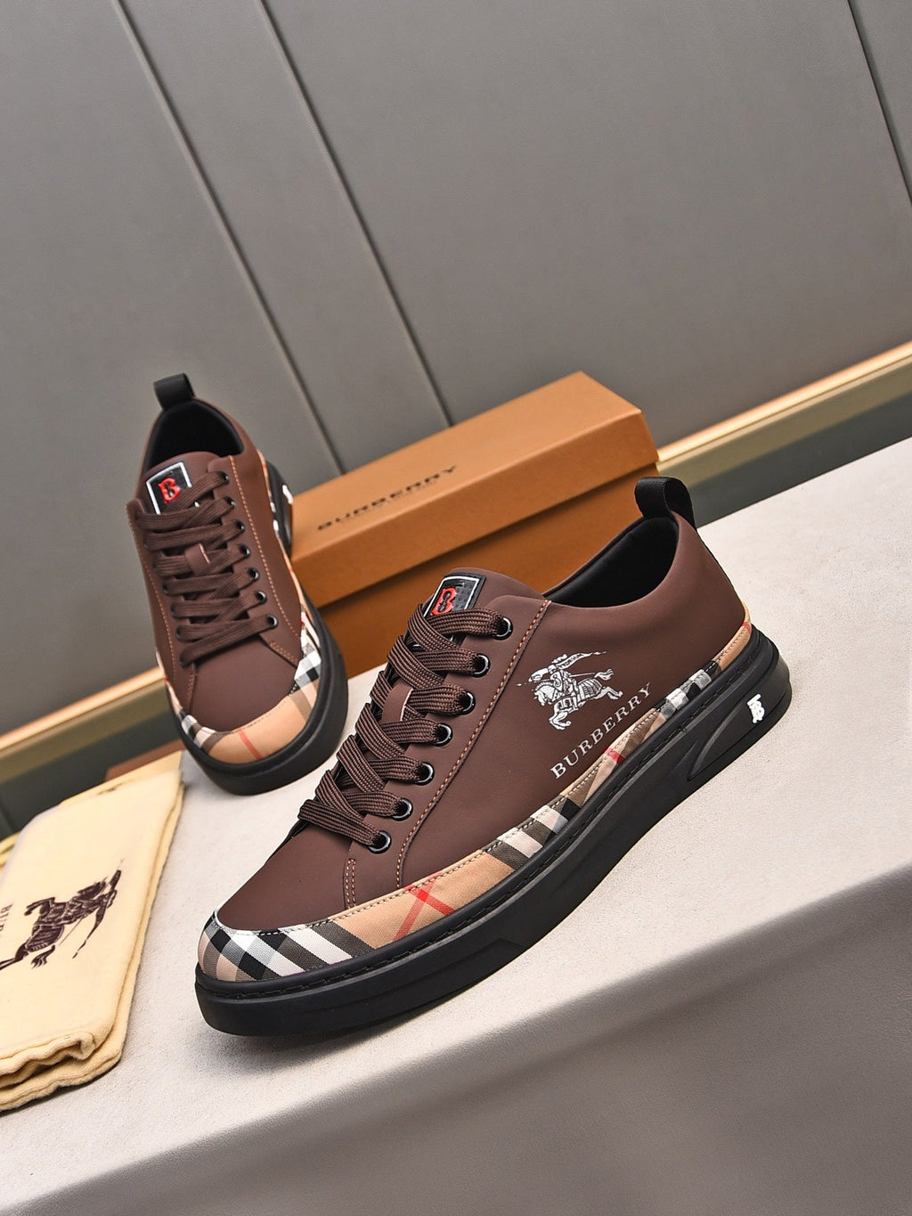 24 Luxury B Brand Casual Sneakers 0424082617