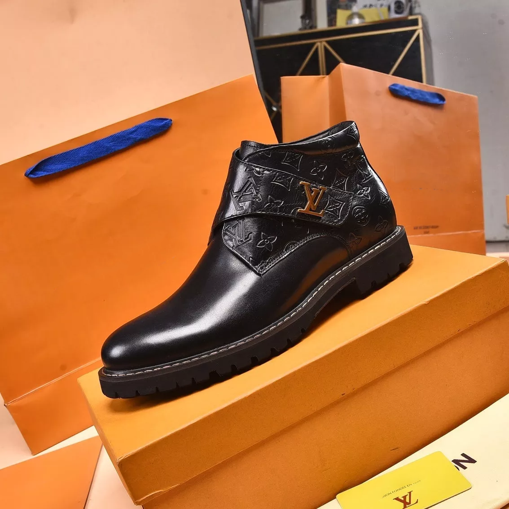 Black V Classic Logo Fashion Boots