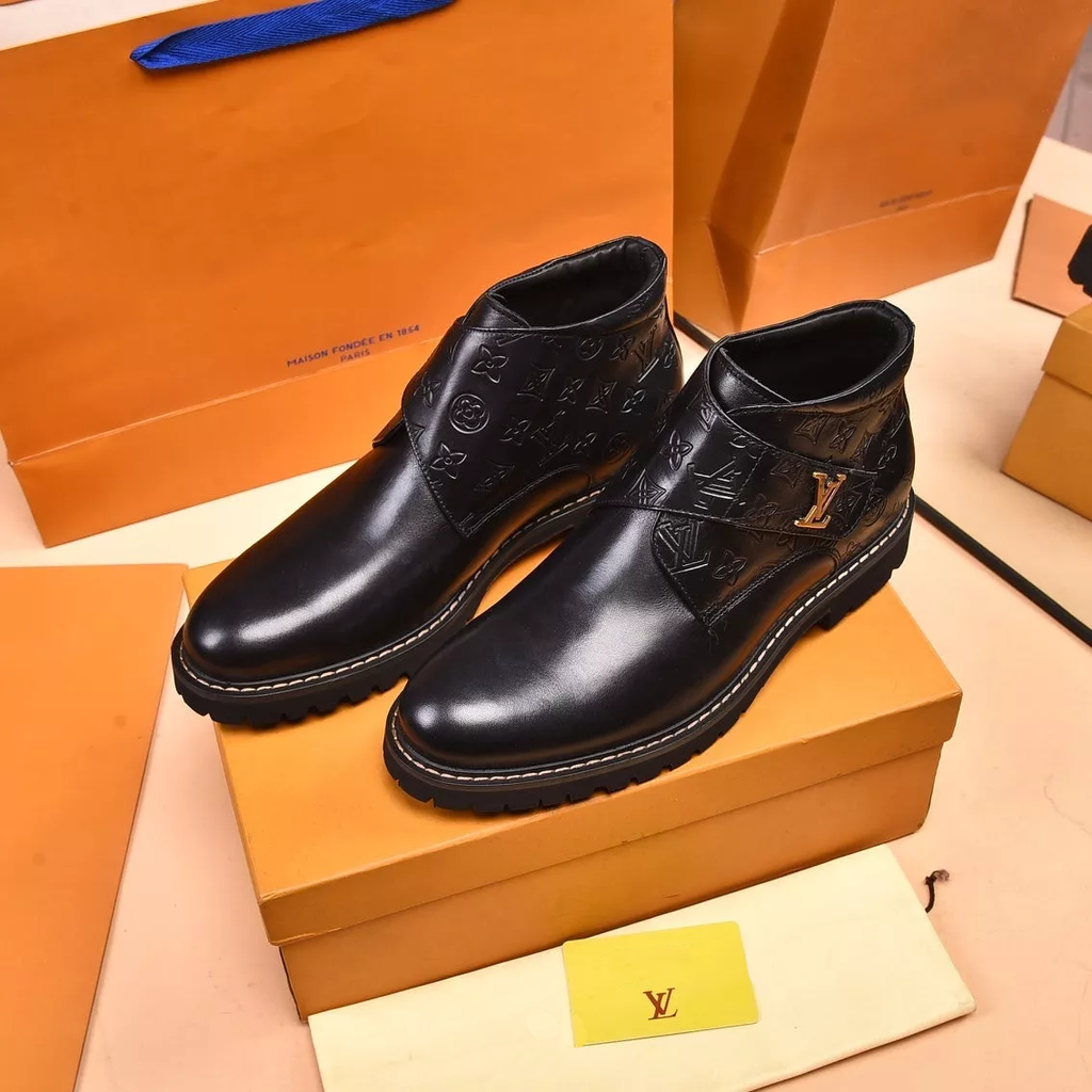 Black V Classic Logo Fashion Boots